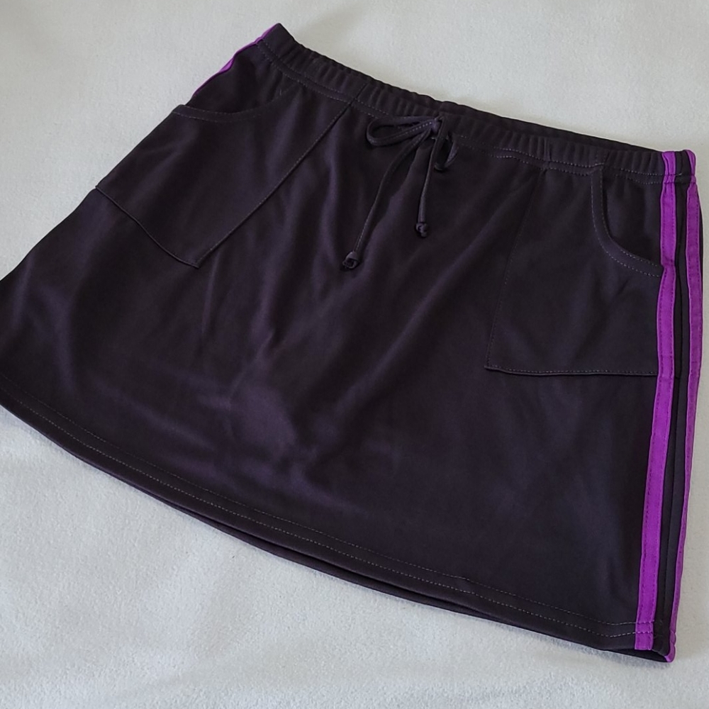 NEW Skort Shorts Skirt Activewear Sport Pockets Side Stripe Fame 4 Fifteen Large